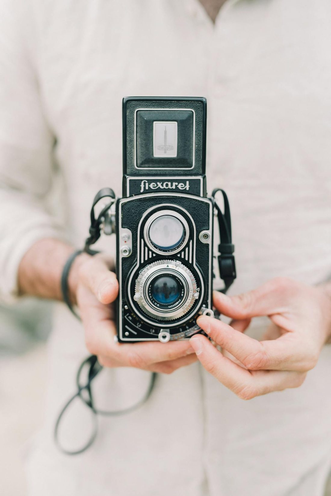 足球赛场 · App 界面示意
